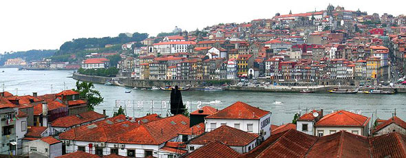 Panorama of the city of Porto by Janek Pfeifer