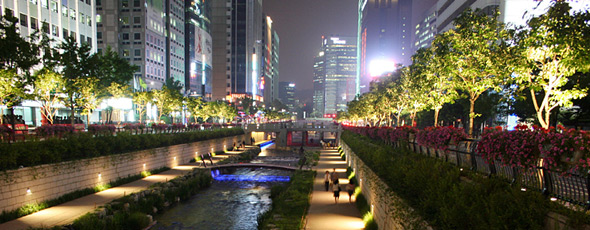 Cheonggyecheon at Jonggak in Seoul at night by flickr user d'n'c